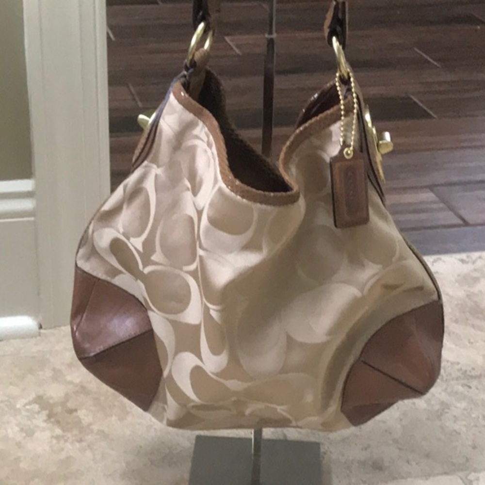 Coach Shoulder Bag EUC - Picture 7 of 7